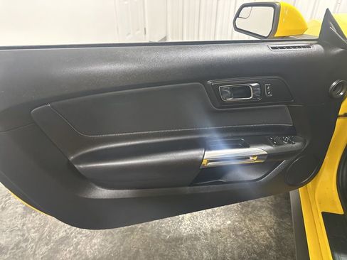 Used 2016 Ford Mustang Coupe w/ Equipment Group 051A RWD image 10