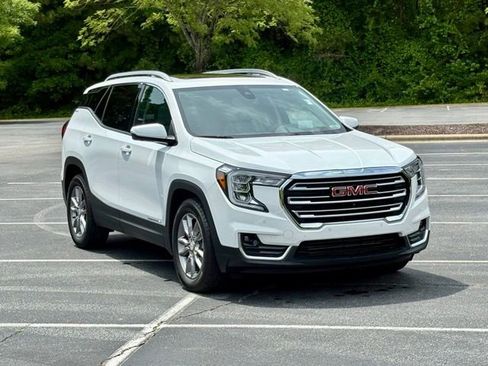 Used 2023 GMC Terrain SLT w/ Tech Package FWD image 11