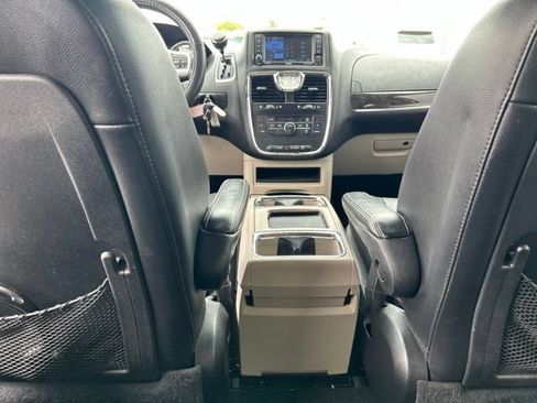 Used 2012 Chrysler Town & Country Touring w/ Entertainment Group #1 FWD image 22