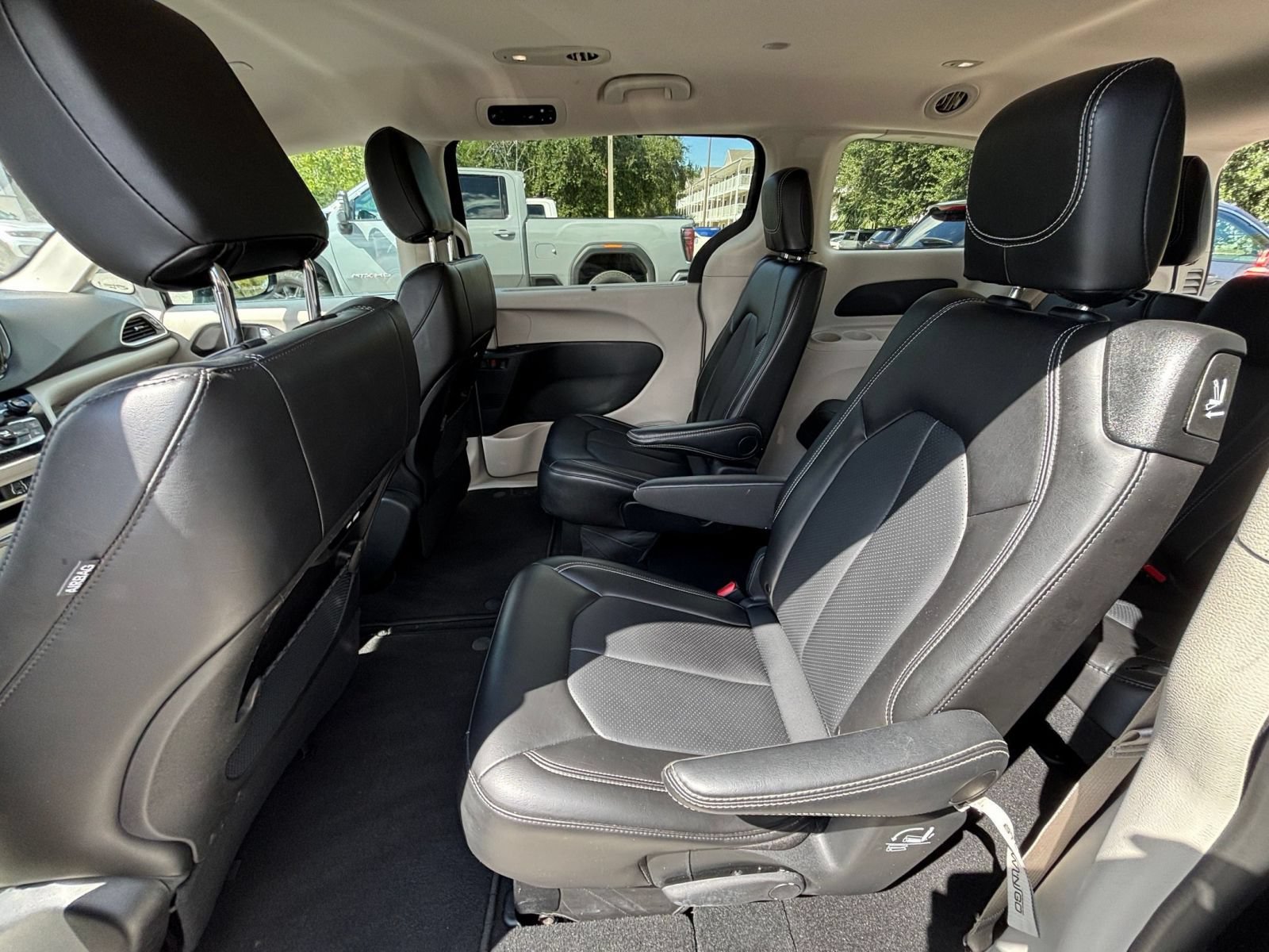 Used 2024 Chrysler Pacifica Touring-L FWD image 27