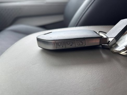 Used 2026 Kia Carnival FWD image 25