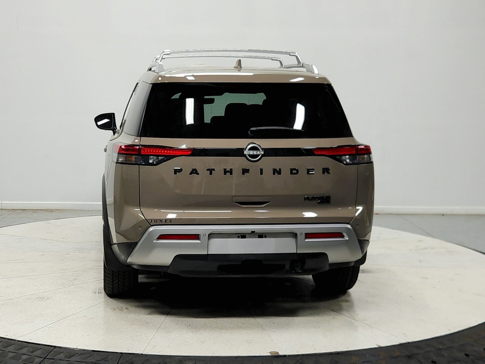 Used 2023 Nissan Pathfinder Platinum w/ Cargo Package AWD/4WD image 7