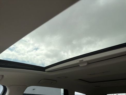 Used 2023 Buick Enclave Essence w/ Experience Buick Package image 10