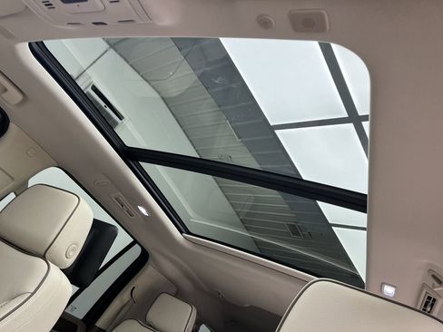 Used 2021 GMC Yukon XL Denali w/ Denali Premium Package image 7