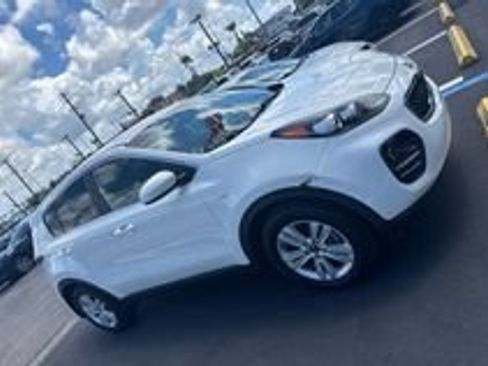 Used 2017 Kia Sportage LX AWD/4WD image 3