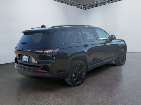 Used 2024 Jeep Grand Cherokee L Limited w/ Black Appearance Package AWD/4WD image 5
