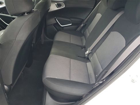 Used 2022 Kia Soul LX image 21