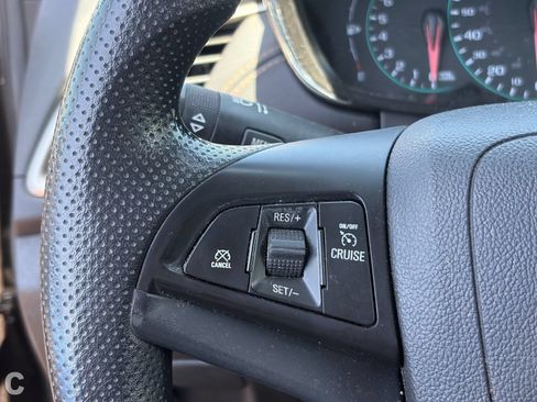 Used 2020 Chevrolet Trax LT FWD image 18