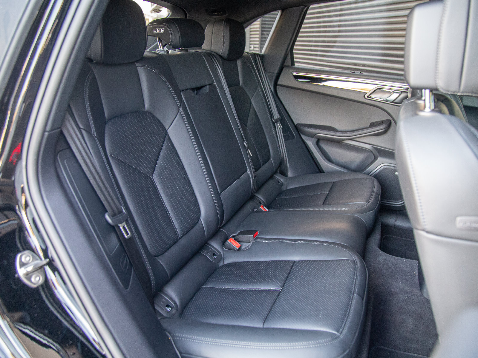 Certified 2026 Porsche Macan Turbo AWD/4WD image 17
