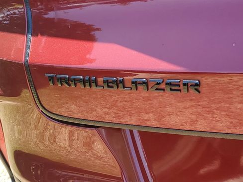 Used 2023 Chevrolet TrailBlazer RS w/ Sun and Liftgate Package FWD image 8