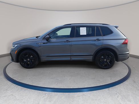 Used 2023 Volkswagen Tiguan SE R-Line FWD image 8