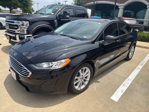 Used 2019 Ford Fusion SE FWD image 2