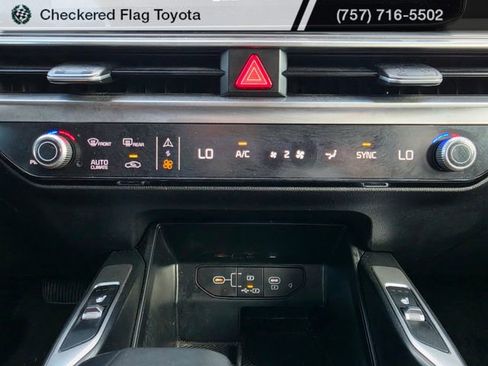 Used 2024 Kia Sorento S image 18