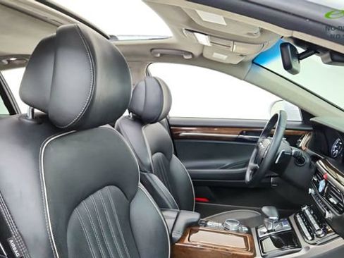 Used 2019 Genesis G90 3.3T Premium RWD image 21