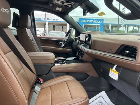 New 2026 Chevrolet Suburban High Country AWD/4WD image 36