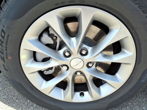 New 2027 Chrysler Pacifica Select AWD/4WD image 11