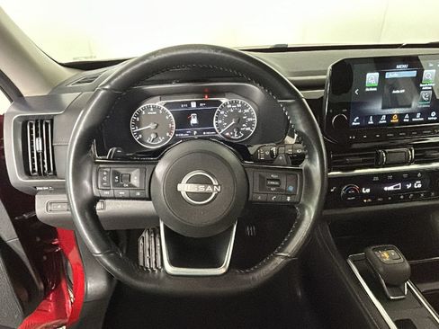 Used 2023 Nissan Pathfinder SL w/ Black Appearance Package AWD/4WD image 17