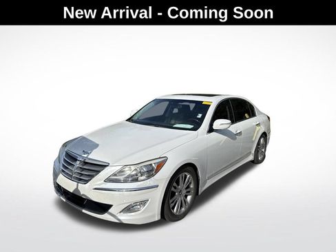 Used 2012 Hyundai Genesis 4.6 RWD image 2