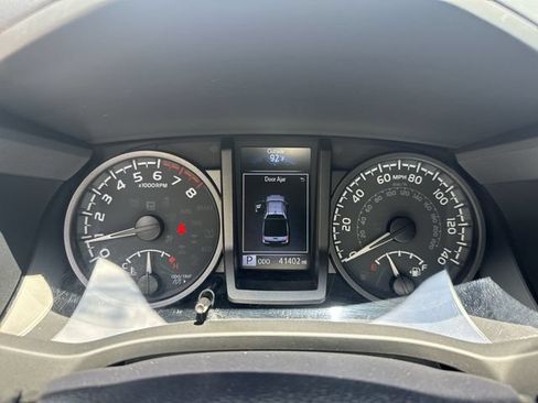 Used 2022 Toyota Tacoma TRD Sport w/ Technology Package AWD/4WD image 19