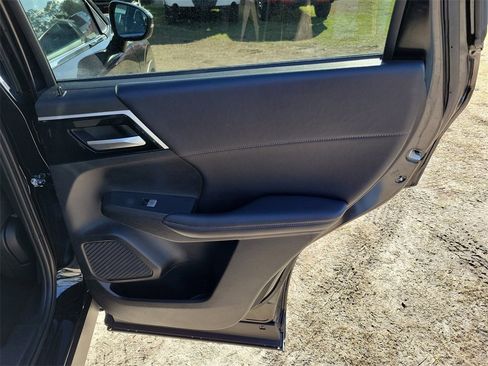 Used 2024 Mitsubishi Outlander SE image 36