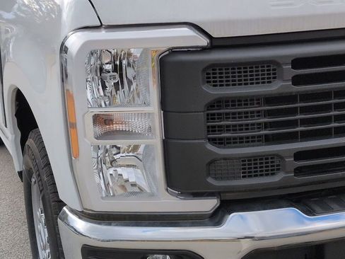 Used 2024 Ford F250 XL w/ XL Chrome Package image 11