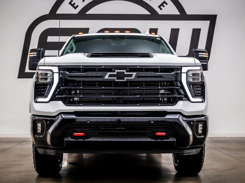 Used 2025 Chevrolet Silverado 2500 LTZ w/ Trail Boss Package AWD/4WD image 4