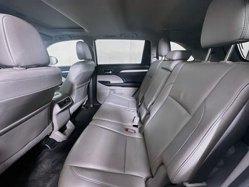 Used 2018 Toyota Highlander XLE FWD image 29