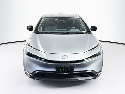 Used 2025 Toyota Prius FWD image 2