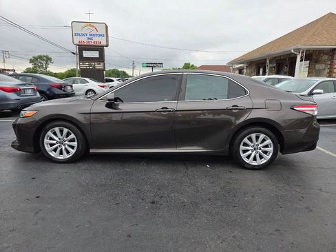 Used 2018 Toyota Camry LE FWD image 3