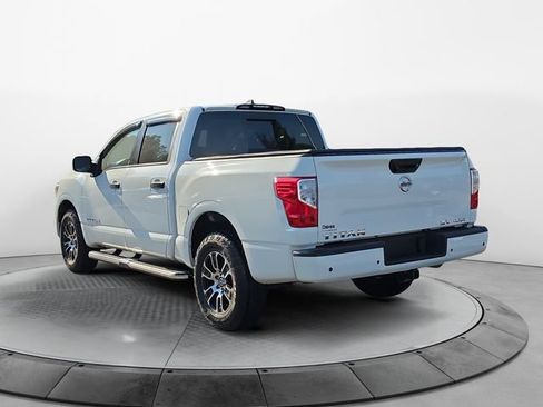 Used 2022 Nissan Titan SV AWD/4WD image 3