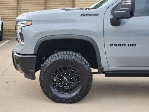 Used 2025 Chevrolet Silverado 2500 ZR2 w/ Technology Package image 15