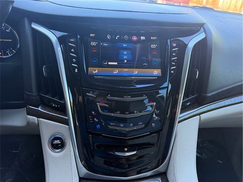 Used 2020 Cadillac Escalade Premium Luxury AWD/4WD image 21