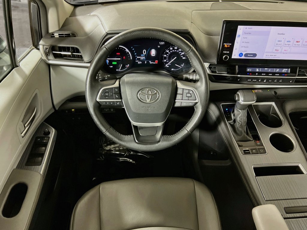 Certified 2025 Toyota Sienna XLE FWD image 20