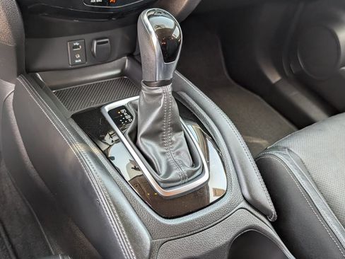 Used 2018 Nissan Rogue Sport SL FWD image 16