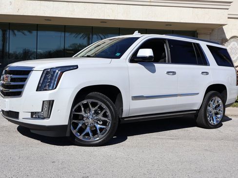 Used 2019 Cadillac Escalade Premium Luxury image 1