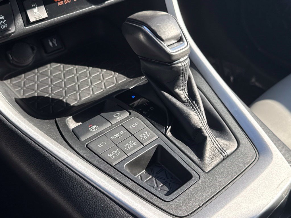 Used 2019 Toyota RAV4 XLE Premium w/ Cold Weather Package AWD/4WD image 33