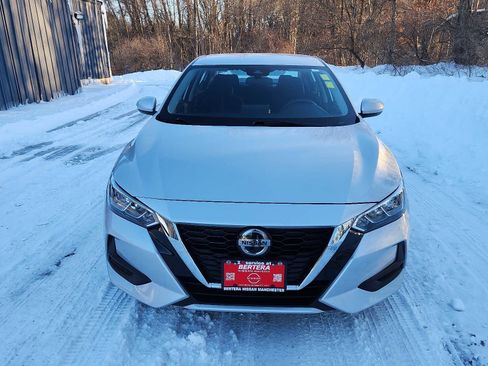 Used 2023 Nissan Sentra SV image 2