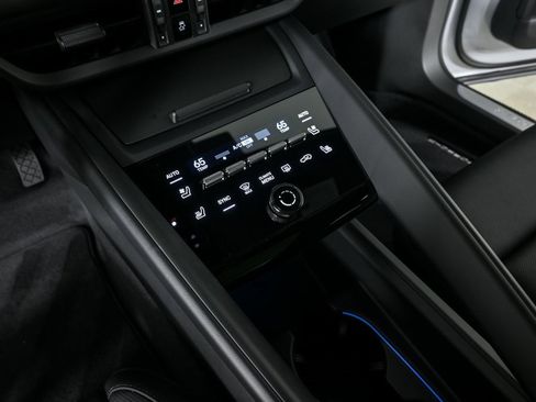 New 2025 Porsche Macan 4 Electric image 18