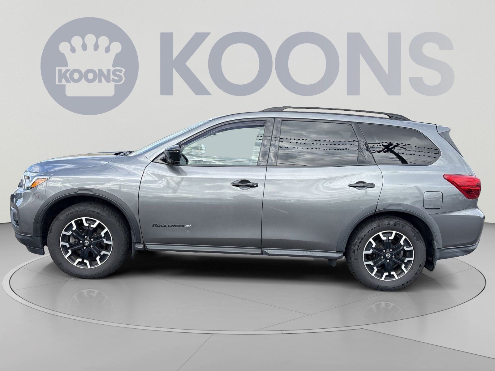Used 2020 Nissan Pathfinder SL AWD/4WD image 2