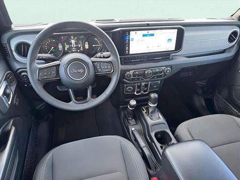 Used 2024 Jeep Wrangler Unlimited image 14