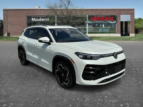 Used 2026 Volkswagen Tiguan SEL R-Line AWD/4WD image 5