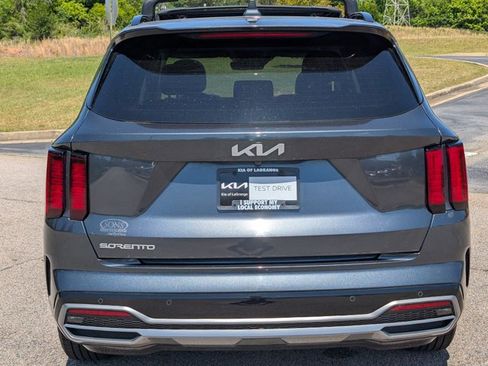Used 2023 Kia Sorento S w/ Panoramic Sunroof Package FWD image 9