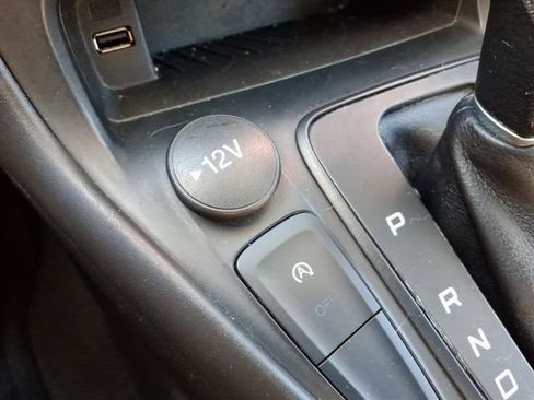 Certified 2018 Ford Focus SE w/ SE Appearance Package image 22