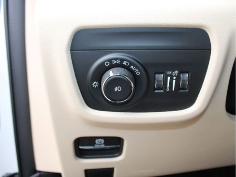 New 2025 Jeep Grand Cherokee Limited image 12