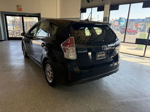 Used 2016 Toyota Prius V Four FWD image 5