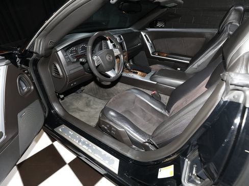 Used 2009 Cadillac XLR V RWD image 3