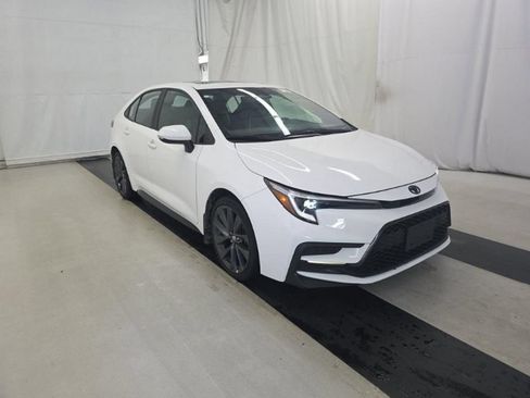 Used 2025 Toyota Corolla SE w/ SE Premium Package FWD image 3