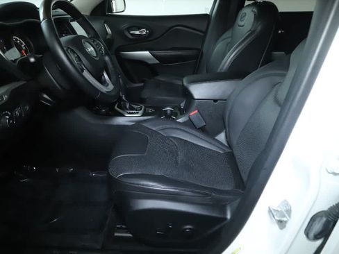 Used 2018 Jeep Cherokee Overland w/ Technology Group AWD/4WD image 19