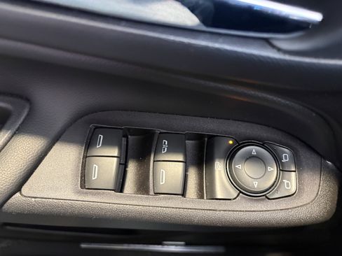 Used 2018 Chevrolet Equinox Premier image 9