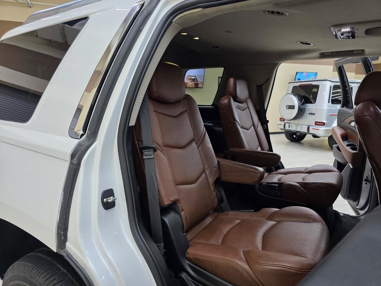 Used 2019 Cadillac Escalade Premium Luxury AWD/4WD image 24